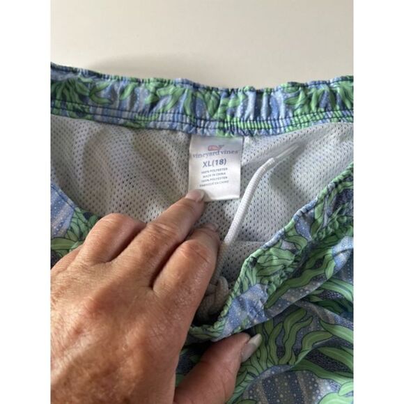 Vineyard Vines Youth Boys Chappy 7” Swim Trunks and Sz Xl (18) - Picture 3 of 10
